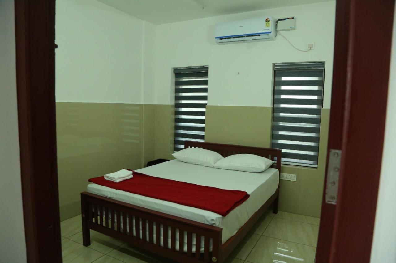 Grace Mary Residency Hotel Nedumbassery Bagian luar foto