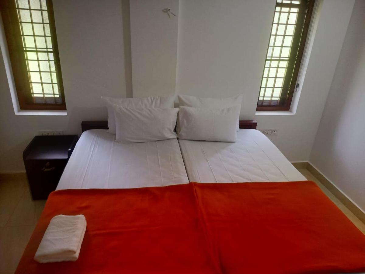 Grace Mary Residency Hotel Nedumbassery Bagian luar foto