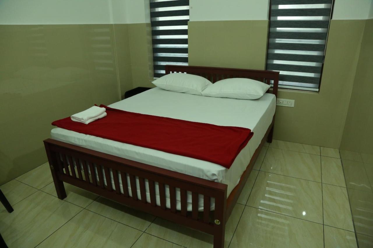 Grace Mary Residency Hotel Nedumbassery Bagian luar foto