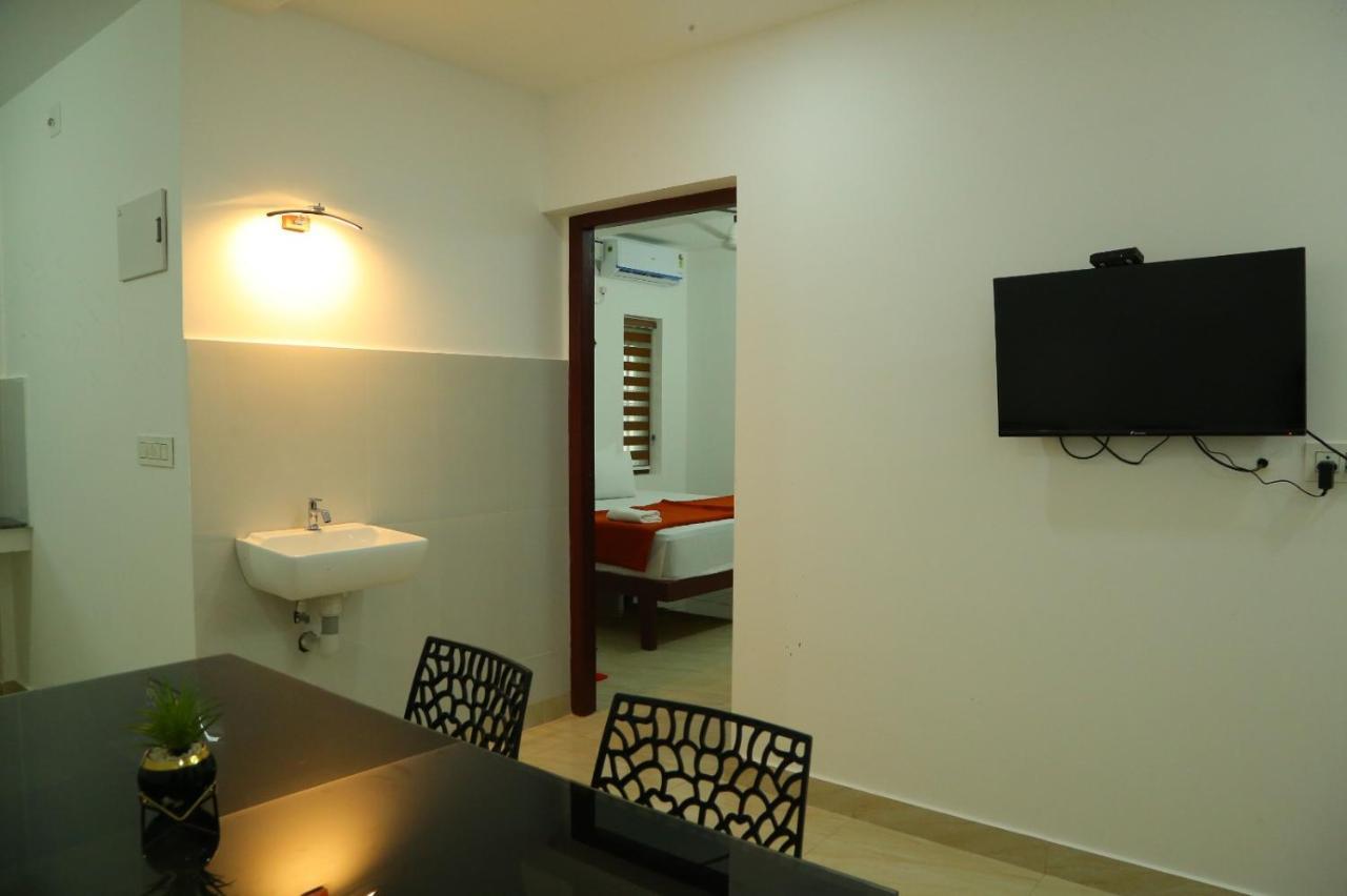 Grace Mary Residency Hotel Nedumbassery Bagian luar foto